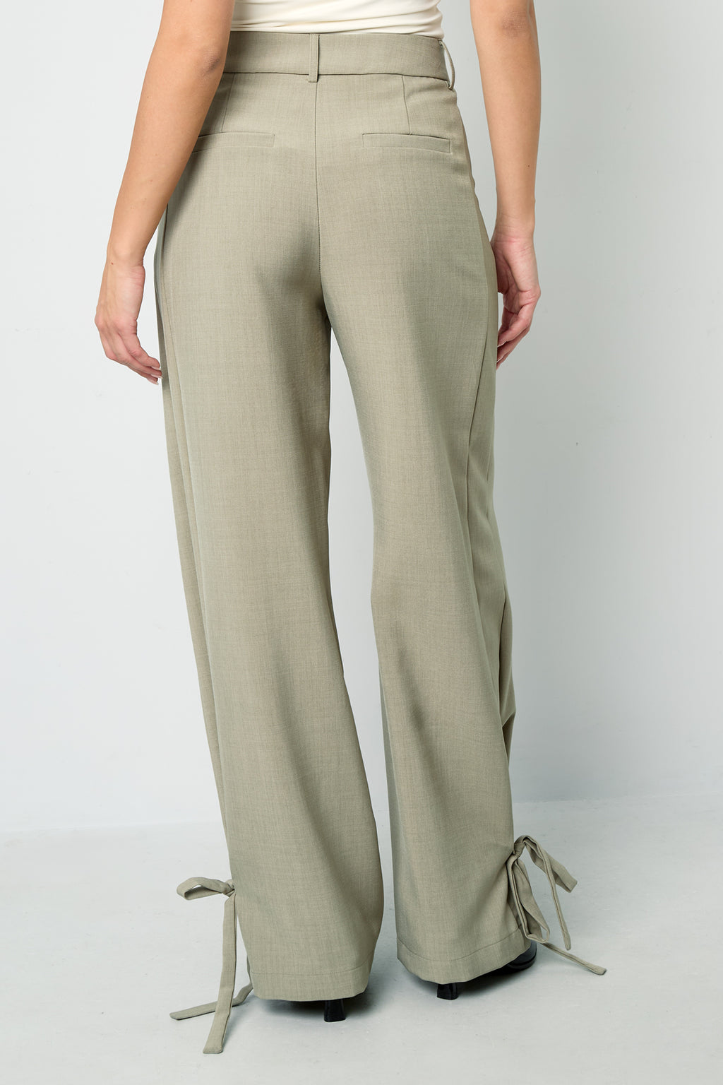 Pants with bows