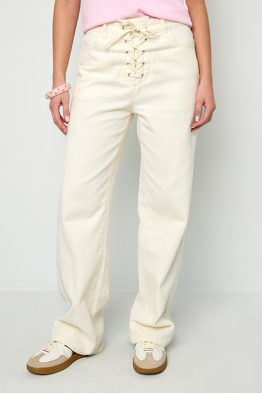 Jeans met vetersluiting